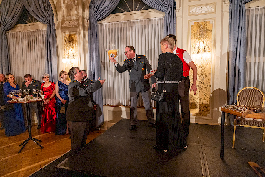 Victorinox Multitool + halber Hobelkäse